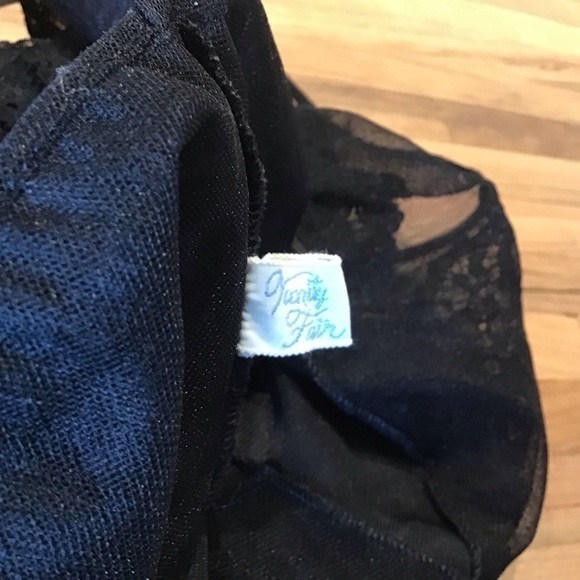 Vanity Fair - Picture 9 of 10